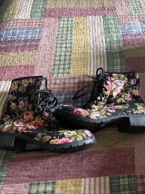 Kalli Collection Black Floral Lace-Up Combat Boots with Pink and Cream Roses
